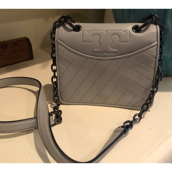 TORY BURCH Alexa Quilted Chain Shoulder Crossbody Bag Concrete Grey - Picture 3 of 12